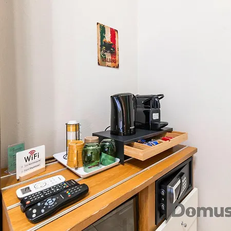 Officina Partenopea بيت ضيافة 3*